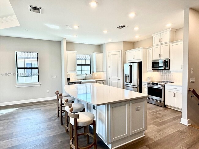 Photo - 15323 Lucerna St