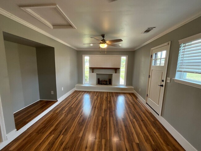 Photo - Gorgeous 3/2 Brick Home in Marianna with Bonus Room, Shed, and Fenced Back Yard!