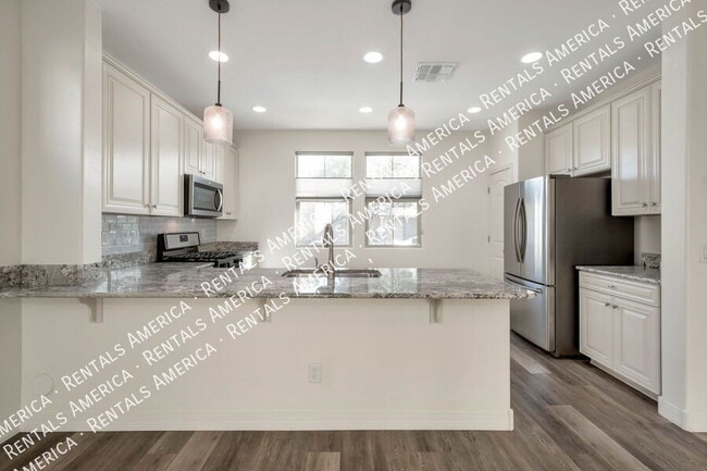 Building Photo - 1540 N Balboa