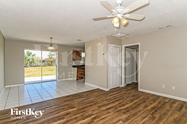 Photo - 325 NE 23rd Ave