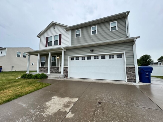 Building Photo - Dream House!! 4 Bedroom 3 Bath House in Davenport is a MUST SEE!!