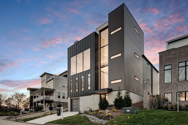 Building Photo - Absolute Stunner 4BE/4.5BA located near Ch...