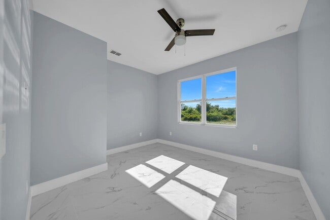 Photo - 104 Harry Ave S