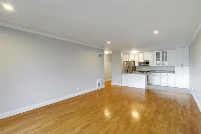 Photo - 955 Shorepoint Ct