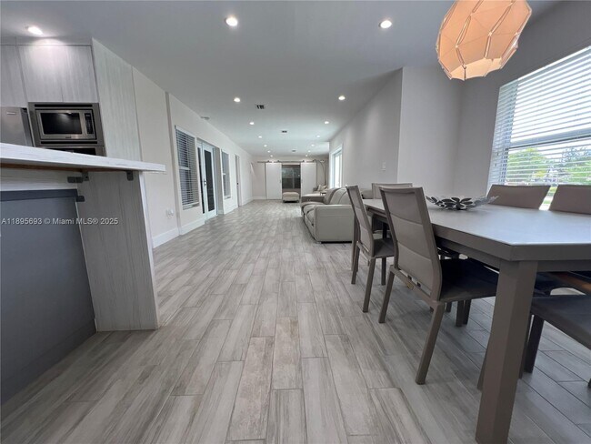 Photo - 1405 N 46th Ave