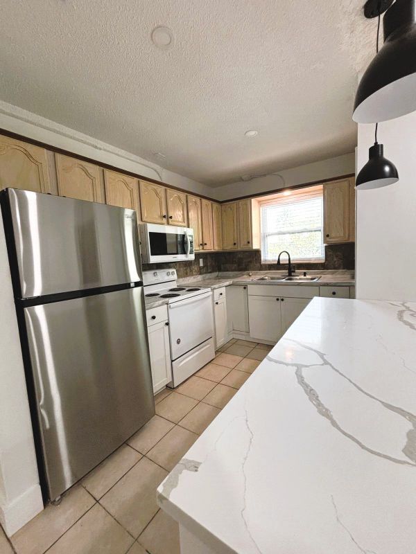 Photo - 1117 NE 10th St