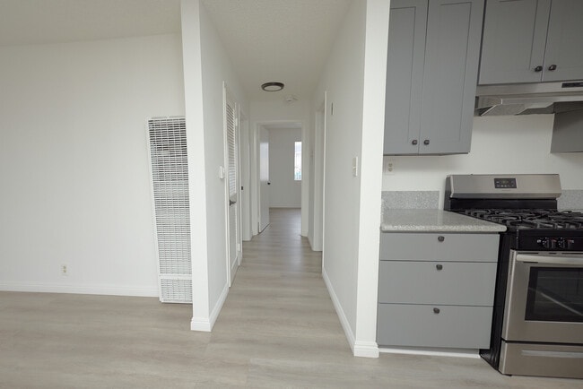 Photo - 1406 N Serrano Ave Unit 206