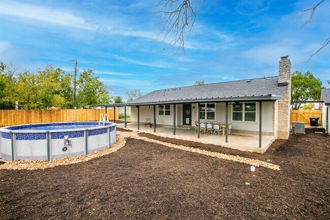 Photo - 4613 Joseph St