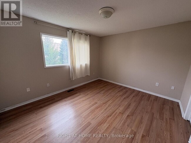 Photo - 5030 Heatherleigh Ave