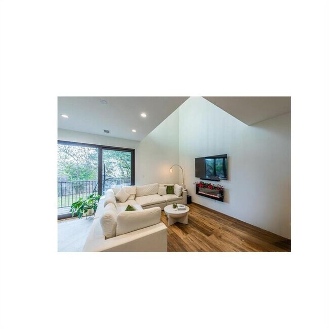 Photo - 2103 Crazyhorse Pass