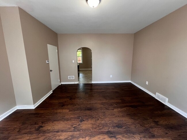 Photo - Pittsburgh - 6 Bedroom 1.5 Bathroom - For rent