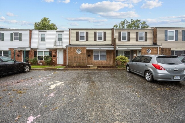 Building Photo - Corner of Lynnhaven and Holland. Rental
