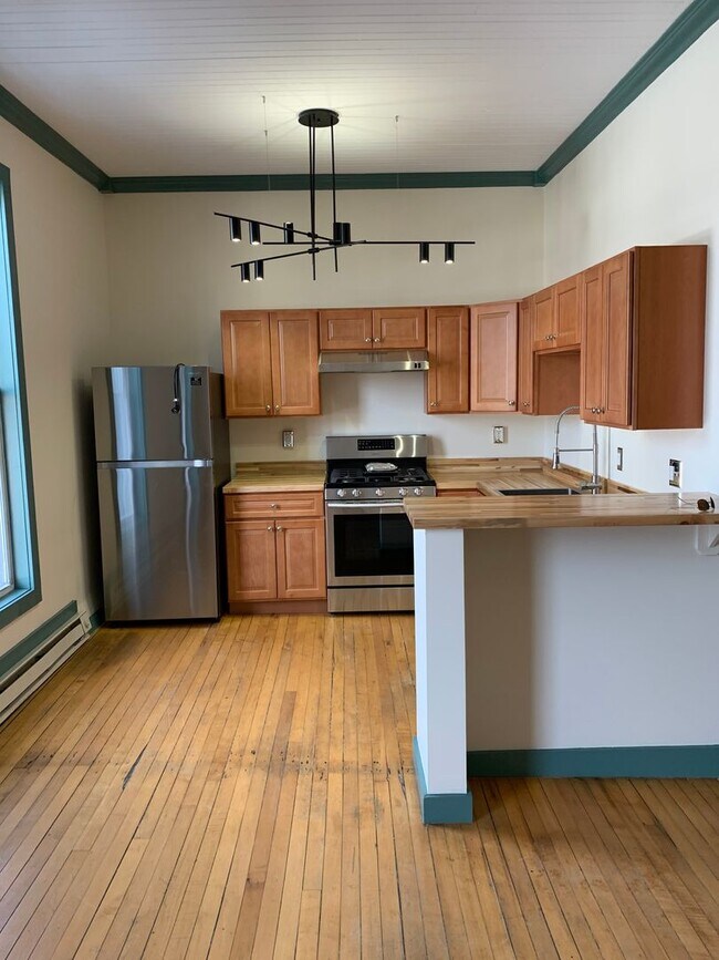 Building Photo - White Sulphur, LLC 171 Unit Apt. A