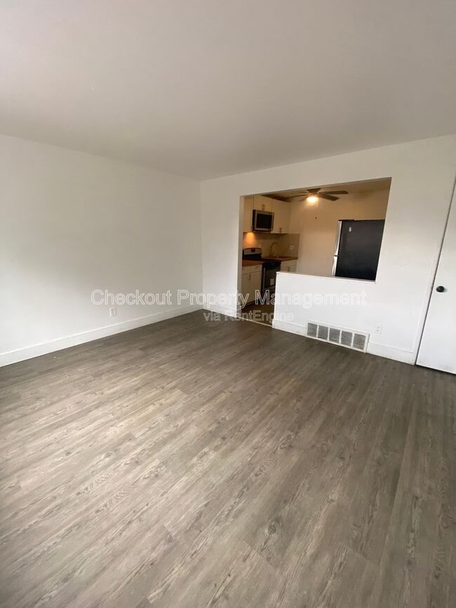 Photo - 813 Courtois St Unit B