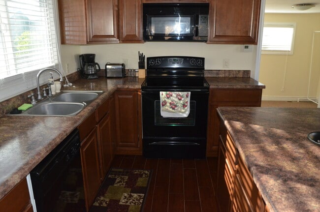 Photo - 1208 W Maple St