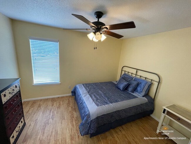 Hyde Park Court Apartments