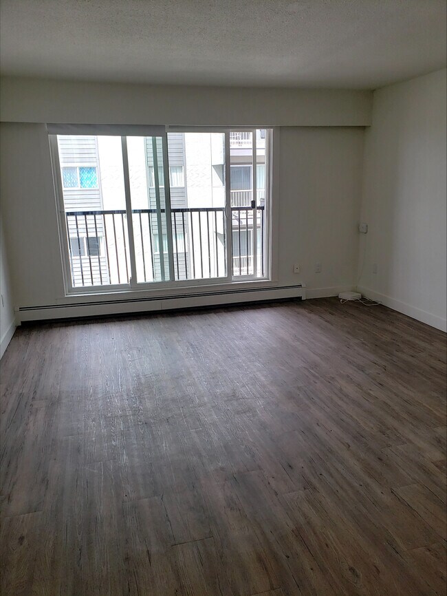 Photo - 2626 Cook St