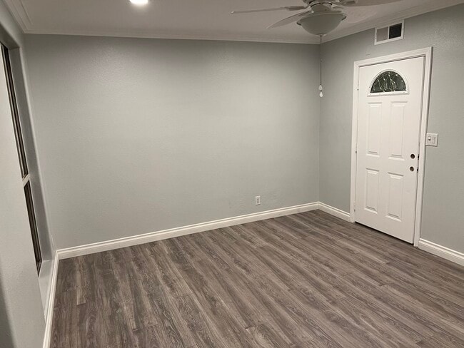 Photo - 6160 Whitsett Ave