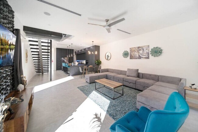 Photo - 1621 NE 4th Pl Unit ID1369643P