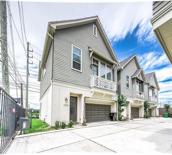 Photo - 2103 Naomi St