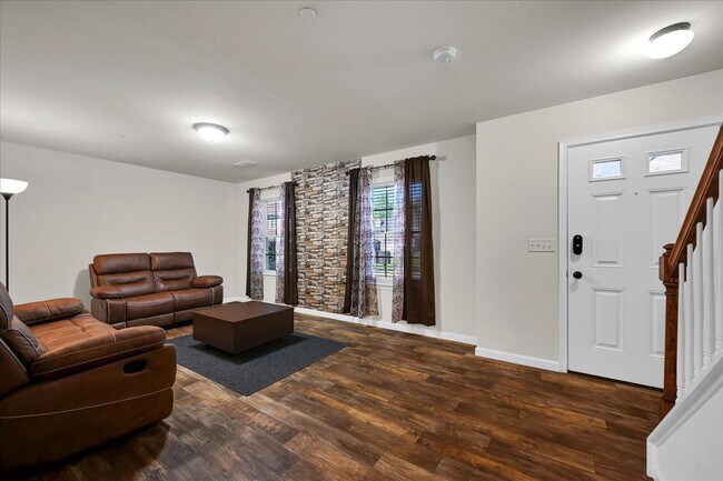 Photo - 721 Farmwood Ln