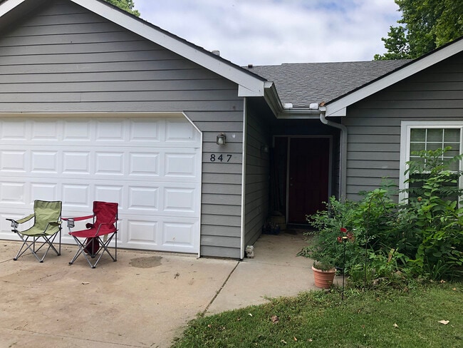 Photo - 847 Locust St