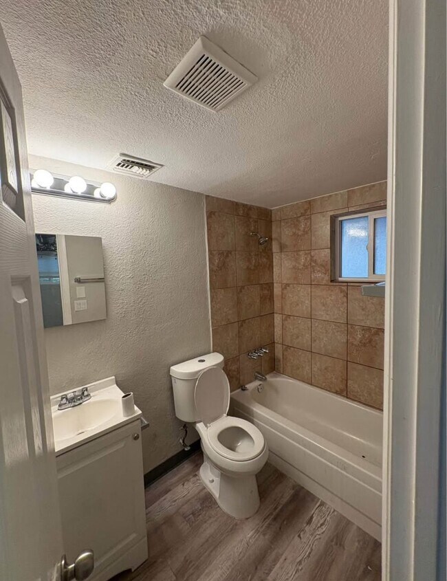 Photo - 1402 W Mercer Ln Unit 2
