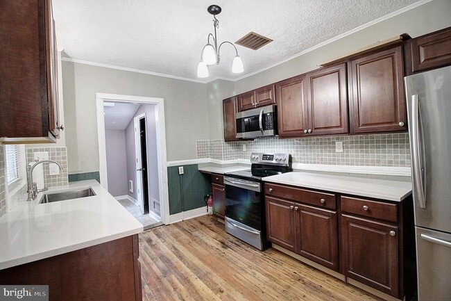 Photo - 213 E 6th St