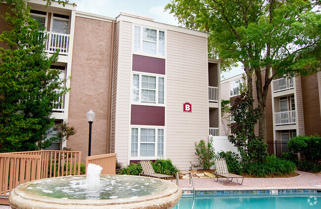 Building Photo - Crossroads Rental