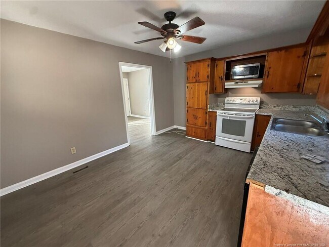 Photo - 2223 Carbine St