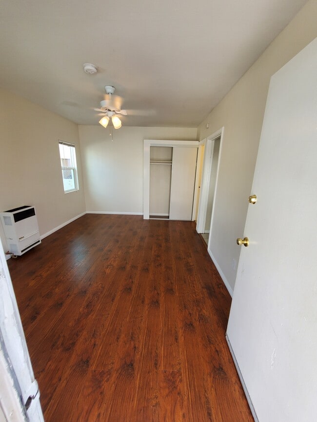 Main room - 13108 S Vermont Ave Unit Apt 8