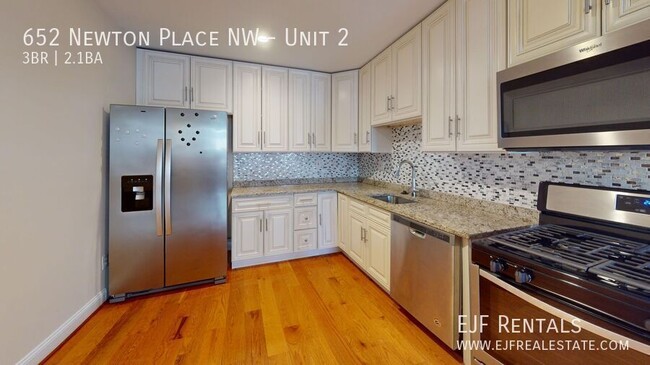 Building Photo - 652 Newton Pl NW Unit 2