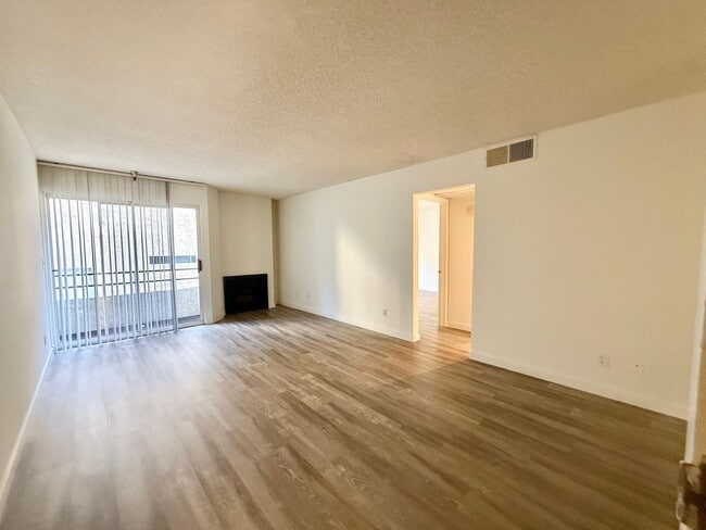 Photo - 3715 S Canfield Ave Unidad 108