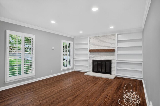 Photo - 807 Cardova Dr NE