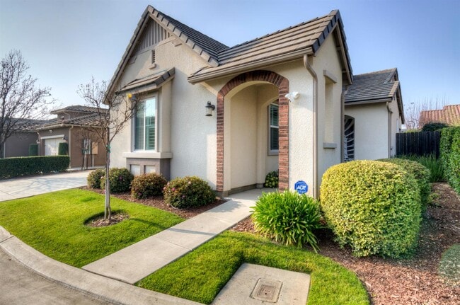 Photo - 4279 Heritage Ave