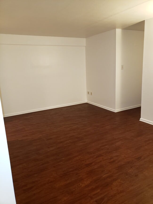 Photo - 2305 Pond View Dr Unit 2305 Pond View Drive