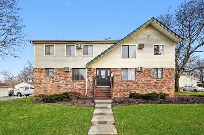 Apartment Building - 2710 Northcreek Dr Unit 1804