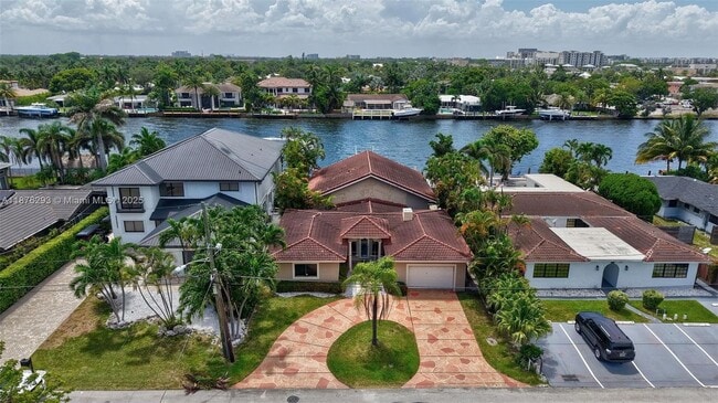 Building Photo - 317 S Riverside Dr Rental