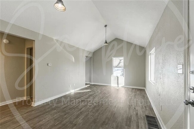 Photo - 3920 Spruce Ave