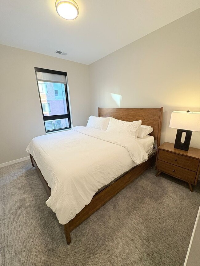 Photo - Fully Furnished 1 Bed with Den or Second Bedroom - Utilities Included! Unidad 307