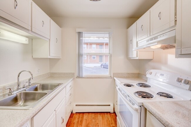 Building Photo - Edelweiss Apartments