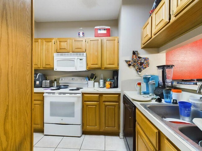Photo - 3001 Cedar St Unidad 111