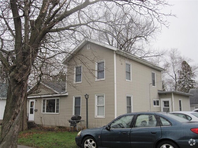 Building Photo - 518.5 E Walnut St Rental