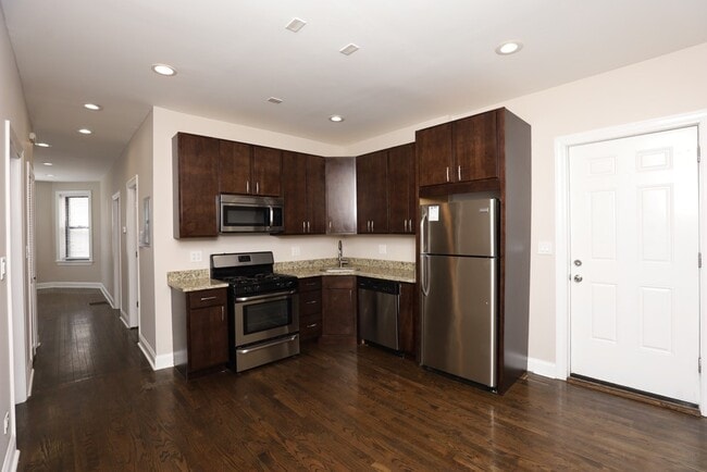 Photo - 2019 N Hoyne Ave Unit R3
