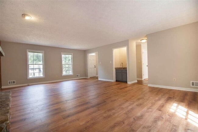 Photo - 380 Benjamin Cir