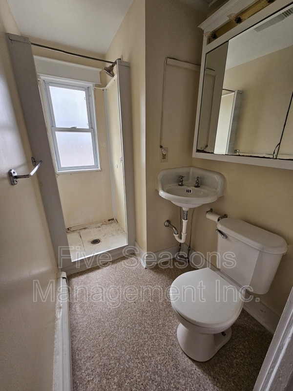 Photo - 465-467-467 Colchester Ave