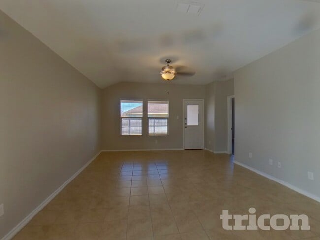 Photo - 1104 Autumnwood Dr