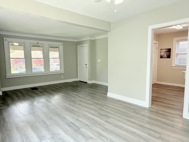 Photo - 1658 Marentette Ave