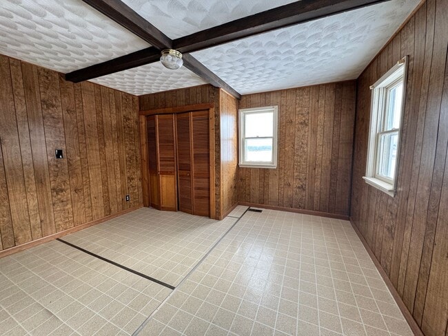 Photo - Farm house in Mapleton Schools!