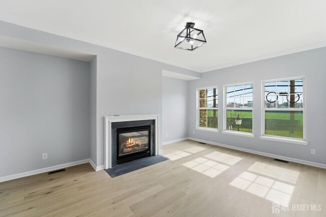 Building Photo - 704 Green Ln